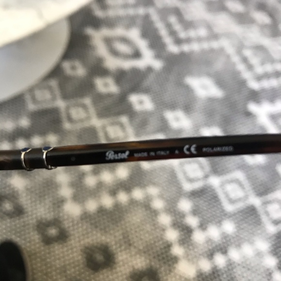 Polarized Persol Sunglasses w/case - Picture 3 of 5